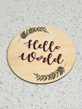 🍃🎍NWT BABY “HELLO WORLD” ROUND WOODEN PLAQUE🎍🍃